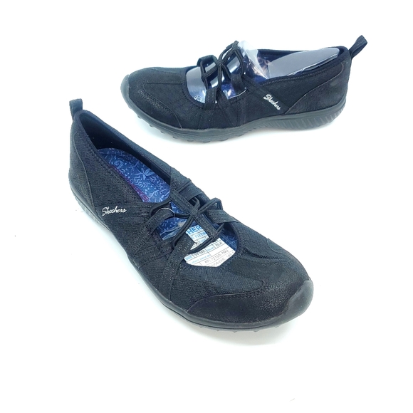 sketchers black flats